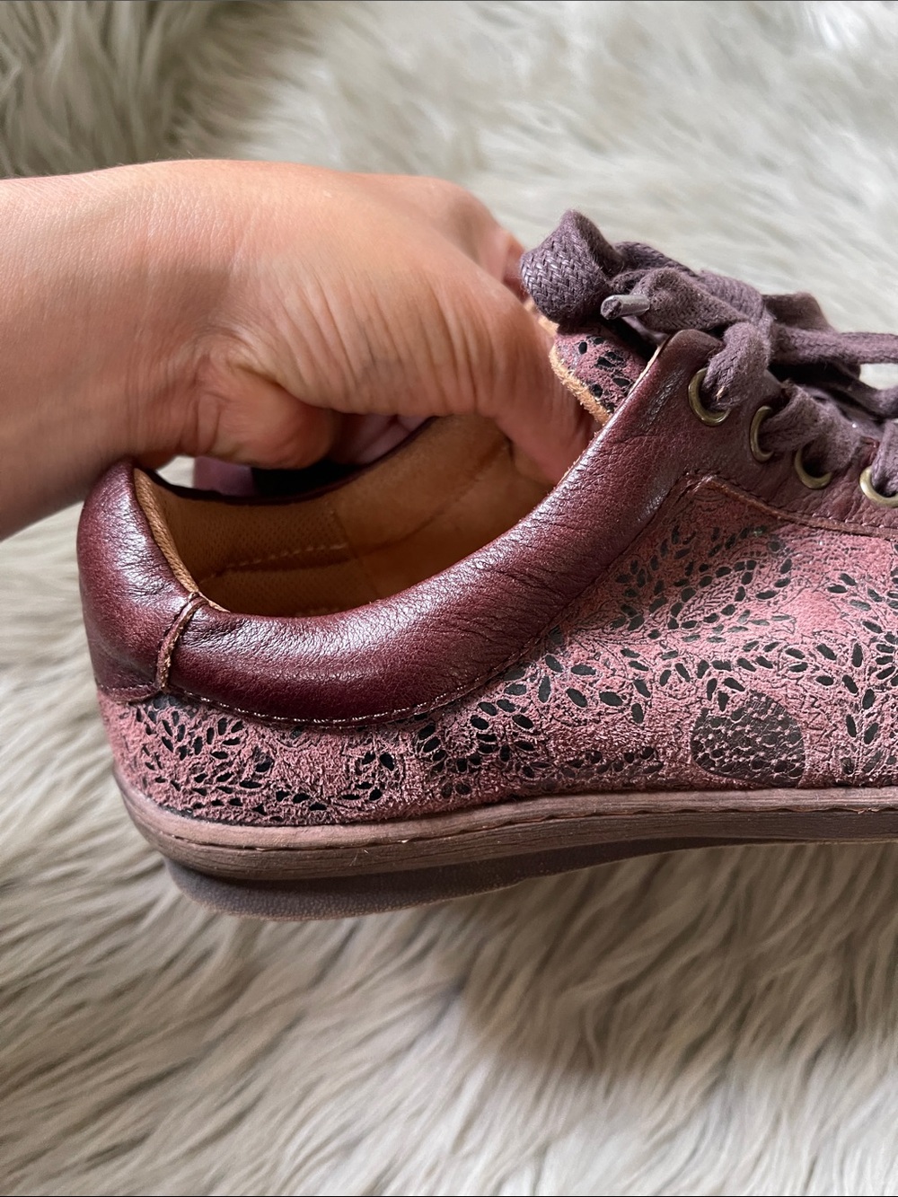 Comfortiva Women's Lace-Pattern Wine Sneakers - Picture 4 of 6